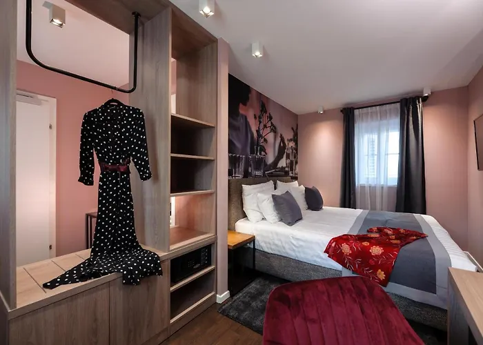 Camera Hotel