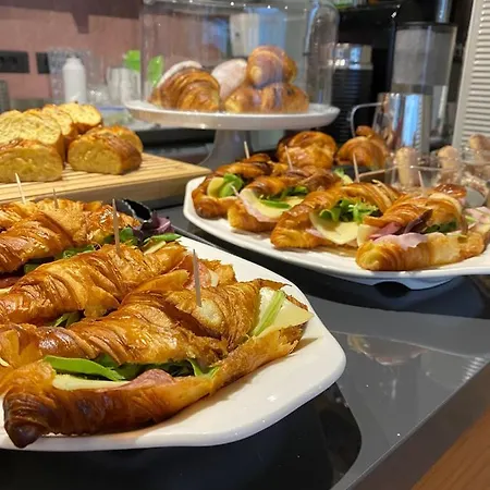 Camera Hotel فندق 4*